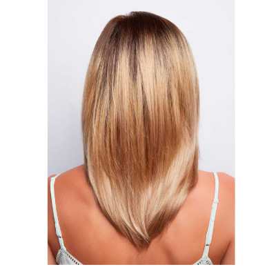 Mulher de costas com cabelo loiro e camisola branca