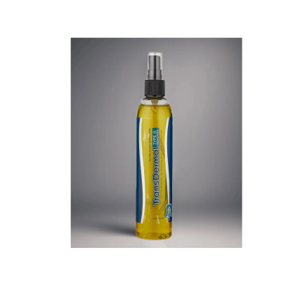 Frasco spray transparente com líquido amarelo e rótulo azul e amarelo