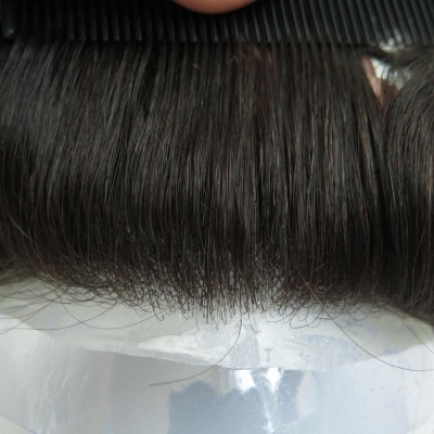 Extensão de cabelo castanho escuro com base transparente e pente preto