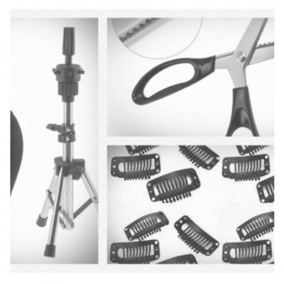 Tripé metálico, tesoura com cabo preto e clips de cabelo pretos em fundo branco.