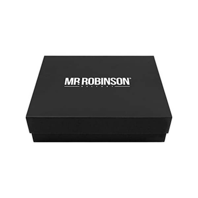 Caixa preta com texto MR ROBINSON