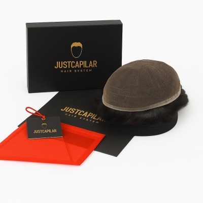 Sistema capilar JustCapilar com embalagem preta, saco vermelho e base castanha