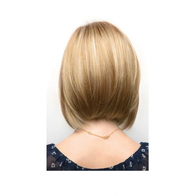 Parte de trás da cabeça com cabelo loiro curto e corrente dourada no pescoço