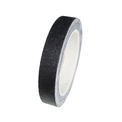 Rolo de fita adesiva preta texturizada em núcleo branco