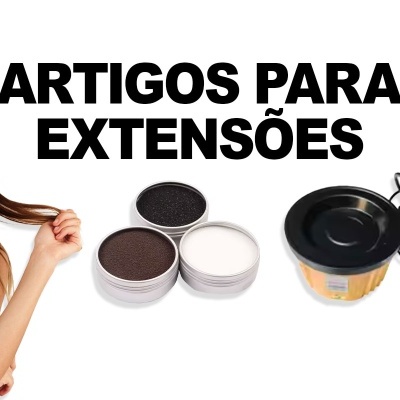 Mulher com cabelo castanho claro segurando cabelo e artigos para extensões com texto em português