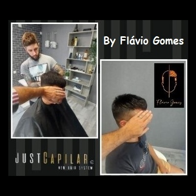 Corte de cabelo masculino em salão com barbeiro e cliente, texto By Flávio Gomes e Just Capilar