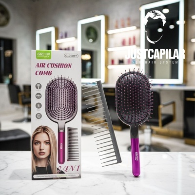 Escova air cushion preta e roxa com pente branco em superfície branca junto a caixa do produto com texto visível