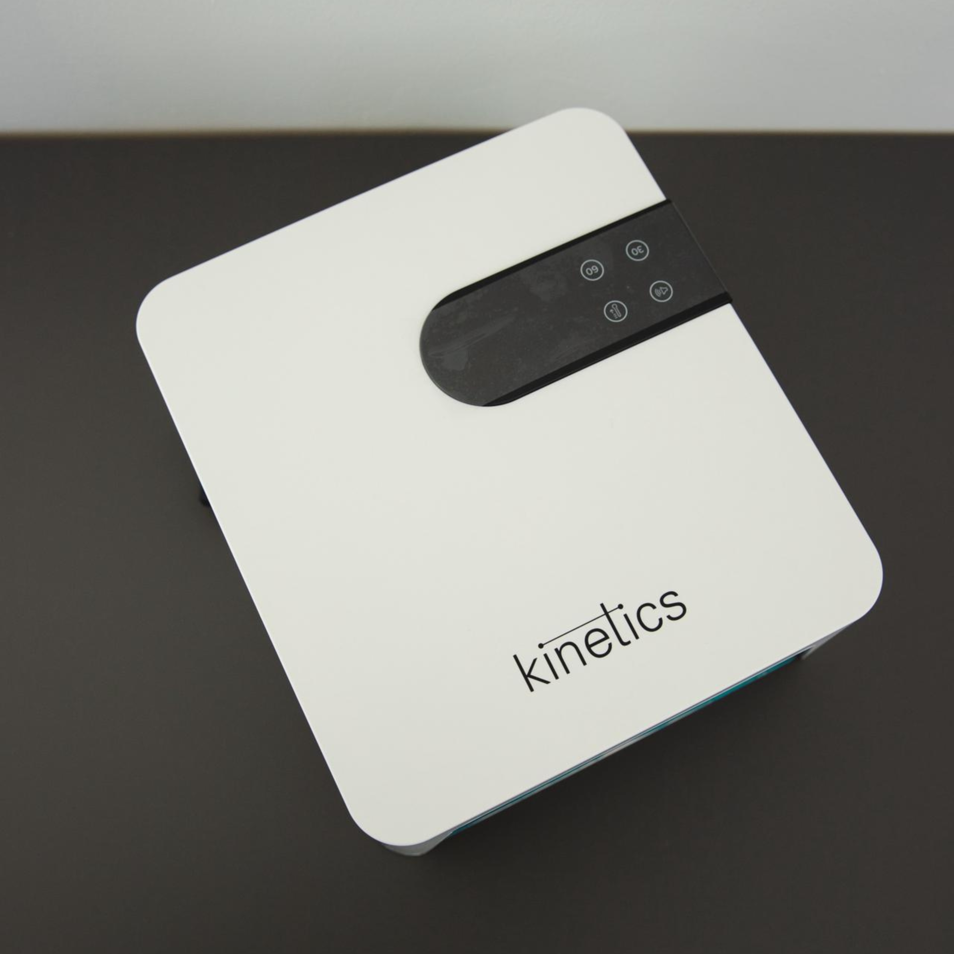 Kinetics LED Lamp White, Plug-in A2W Kinetics LED Lamp White, Plug-in A2W