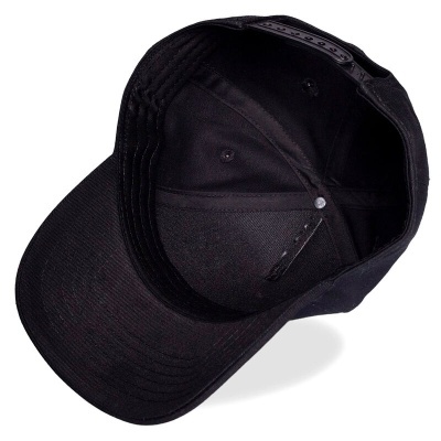 Boné preto de tecido com aba curvada e ajuste traseiro em plástico