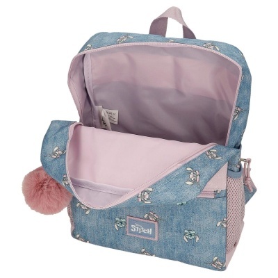 Mochila azul com padrão do Stitch e interior rosa aberta com chaveiro de pompom