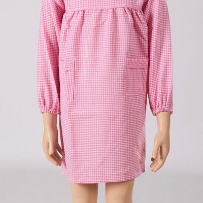 Vestido infantil rosa xadrez com mangas compridas e bolsos frontais