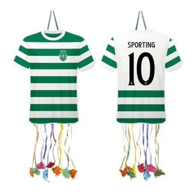 Camisolas do Sporting às riscas com emblema SCP e número 10, penduradas com fitas coloridas