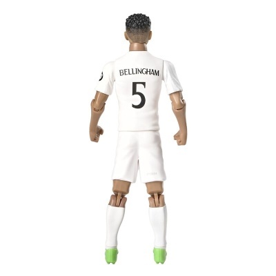 Boneco de jogador de futebol com camisola branca e número 5