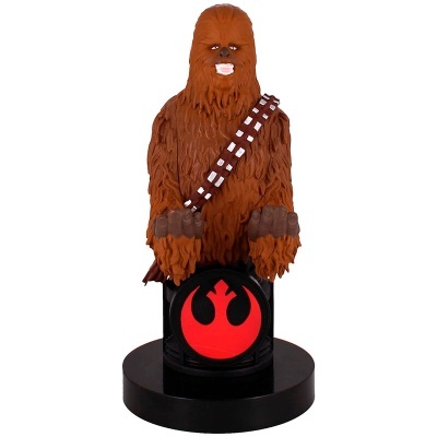 Figurina decorativa de Chewbacca segurando símbolo vermelho da Aliança Rebelde