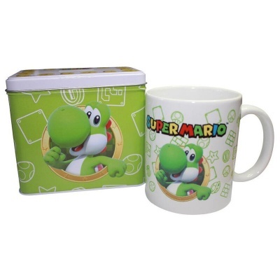 Caneca branca da personagem Yoshi e caixa metálica verde com imagem de Yoshi