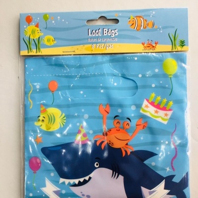 Sacos de plástico azuis para festas com desenhos de tubarão e caranguejo
