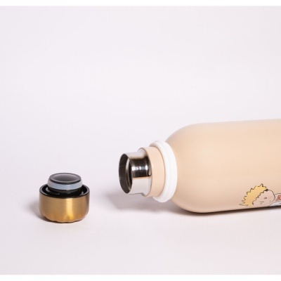 Garrafa térmica bege com tampa dourada aberta