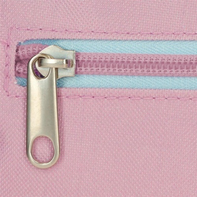 Zíper prata com fita rosa em tecido rosa tipo lona