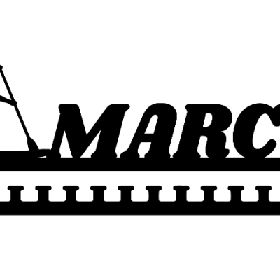 Suporte de parede em metal preto com figura a remar e nome MARCO com ganchos.