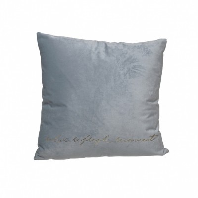 Almofada cinza claro de veludo com texto dourado na parte inferior