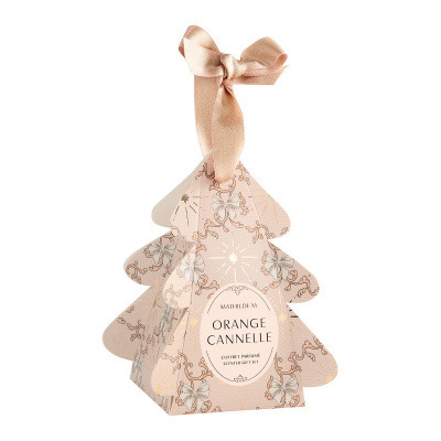 Embalagem de presente perfumada em forma de árvore de Natal rosa com laços e fita