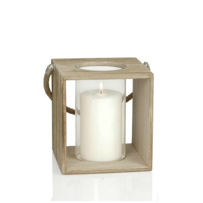 Lanterna de madeira com vela branca dentro