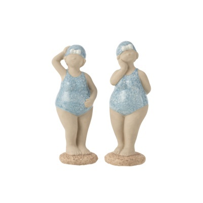Duas estatuetas de mulheres em fatos de banho azuis e toucas de banho azuis