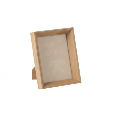 Moldura de fotografia em madeira clara com suporte e texto 'Natural 100% MADE FROM WOOD' no fundo