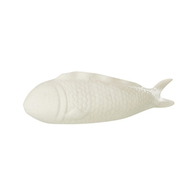 Figura decorativa branca em forma de peixe com textura de escamas
