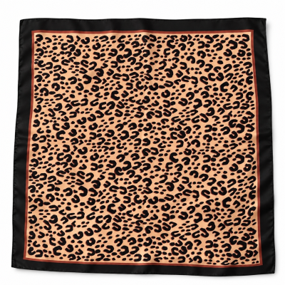 Lenço quadrado animal print bege e preto com borda preta
