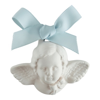 Anjo decorativo branco com fita azul clara