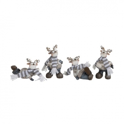 Quatro renas decorativas de Natal em tecido com cachecóis às riscas cinza e branco.