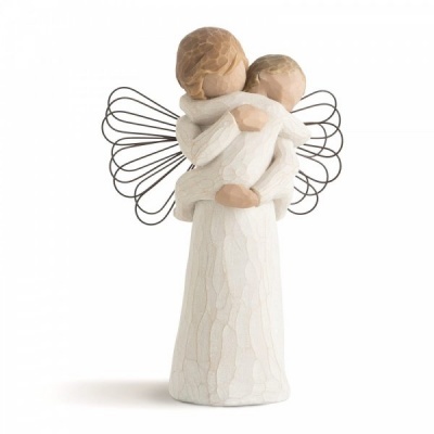 Figura decorativa de anjo com criança, asas de arame e roupa branca