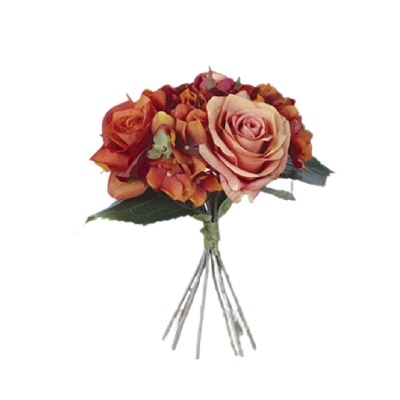 Bouquet de flores artificiais laranja e rosa com folhas verdes.