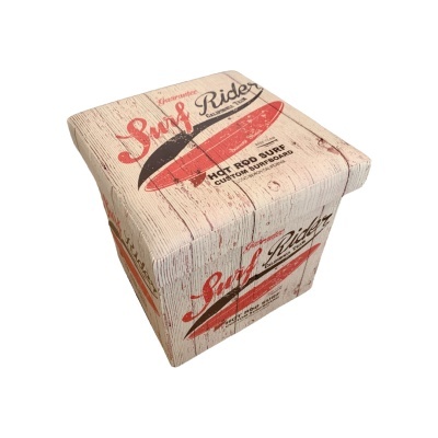 Pufe quadrado com padrão de madeira e texto Surf Rider em vermelho e preto