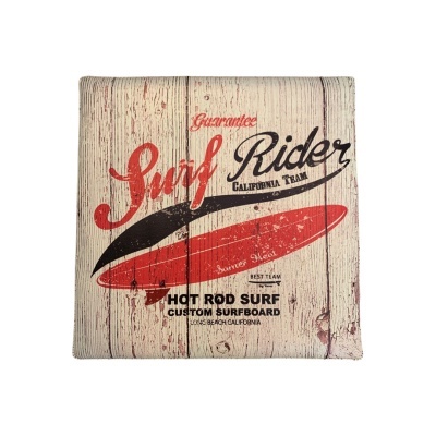 Almofada com estampa de prancha de surf e texto em estilo vintage