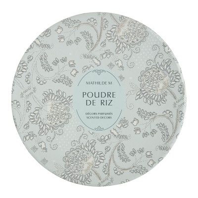 Produto redondo com padrão floral e texto MATHILDE M POUDRE DE RIZ