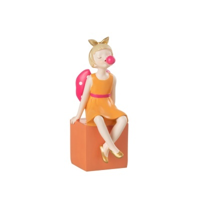 Figura decorativa menina vestido laranja chiclete