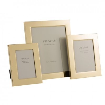 Conjunto de três molduras douradas para fotografias com texto LIFE STYLE