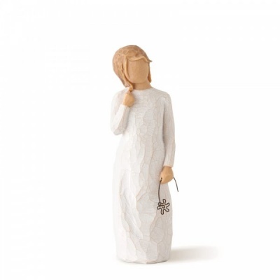 Estatueta decorativa mulher com vestido branco e cabelo castanho claro trançado