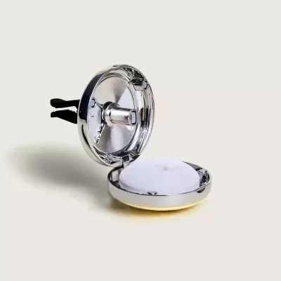 Dispositivo mecânico metálico cromado aberto com disco branco