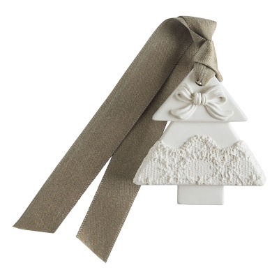 Enfeite de árvore de Natal branco em cerâmica com fita taupe