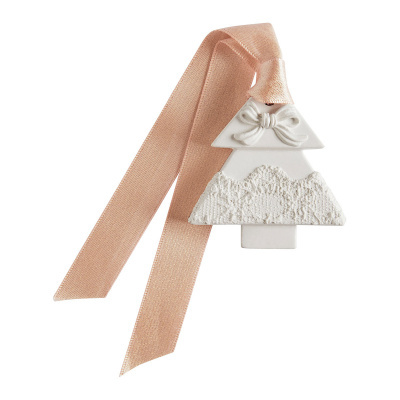 Pendurar decorativo árvore de Natal branco com fita rosa pastel