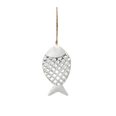 Enfeite decorativo em forma de peixe em metal branco com cordão rústico