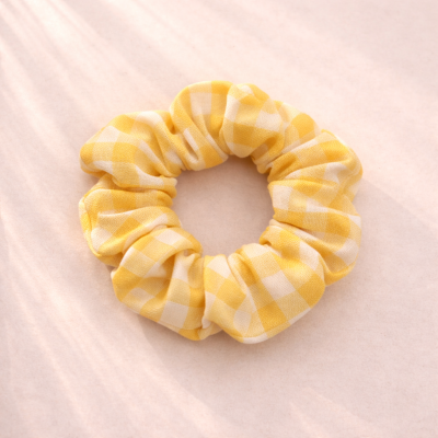 Elástico de cabelo scrunchie xadrez amarelo e branco