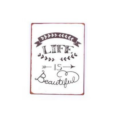 Placa decorativa em metal com texto 'LIFE IS Beautiful' e desenhos de folhas e seta