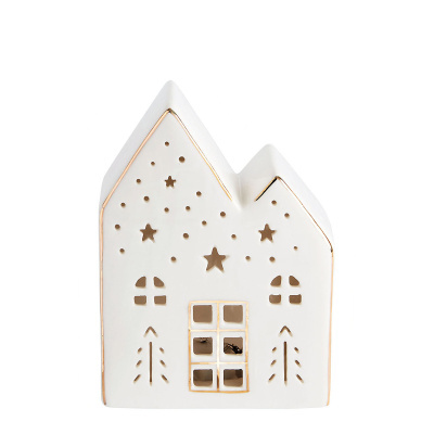 Casa de Natal iluminada em cerâmica com LED Mathilde Ma com recortes dourados e dois telhados