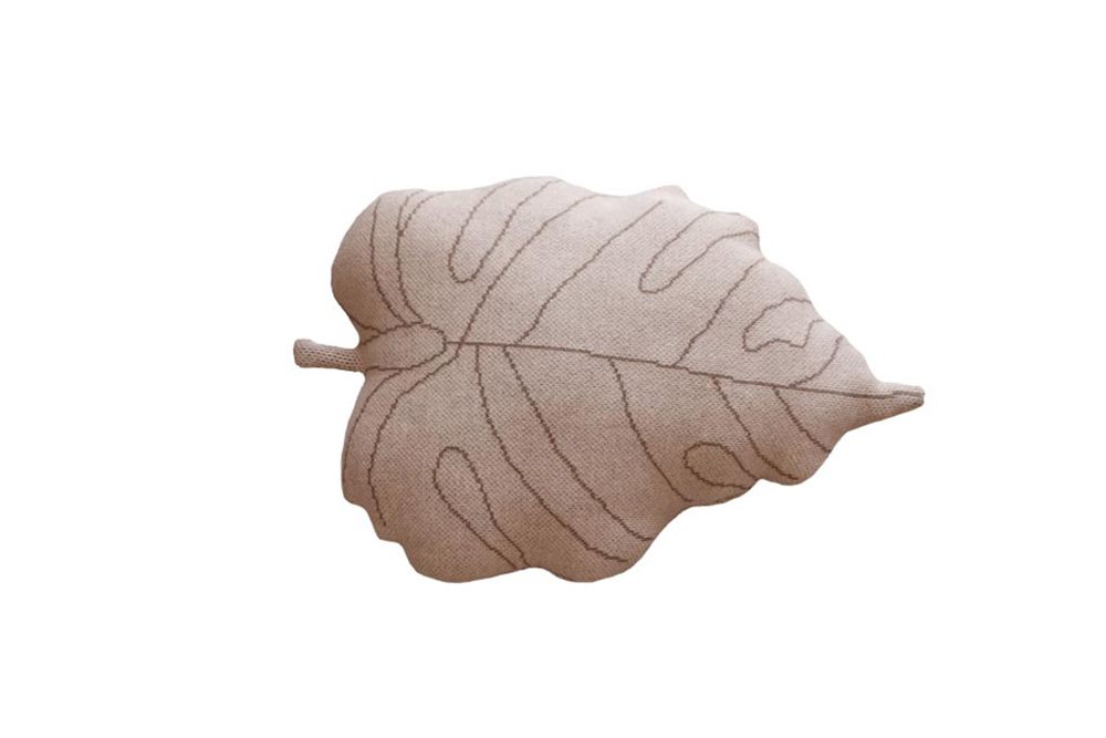 ALMOFADA BABY LEAF ROSE BEGE Tapete em formato de folha bege com nervuras castanhas