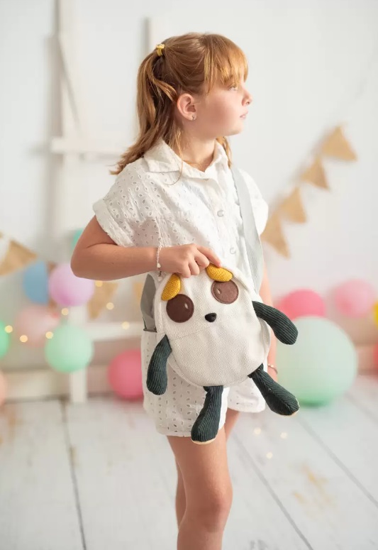 Mala Cuki Criança com mochila de pelúcia de panda branca e preta
