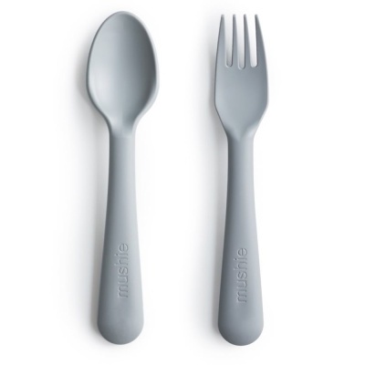 Conjunto de talheres infantil cinza composto por colher e garfo da marca Mussie